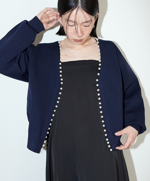 LARUTA(ラルータ)の「【LARUTA】BIGパールトリムポリニットカーディガン(カーディガン/ボレロ・レディース・ベージュ/ネイビー/オフホワイト/ブラック・FREE)」の20枚目の写真