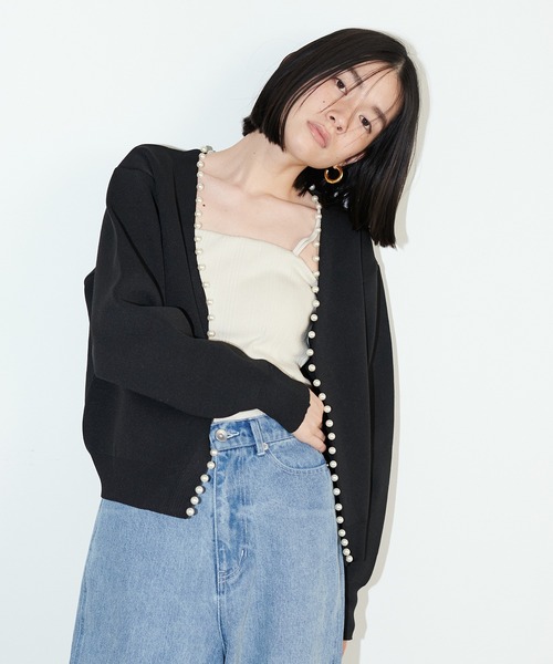 LARUTA(ラルータ)の「【LARUTA】BIGパールトリムポリニットカーディガン(カーディガン/ボレロ・レディース・ベージュ/ネイビー/オフホワイト/ブラック・FREE)」の9枚目の写真
