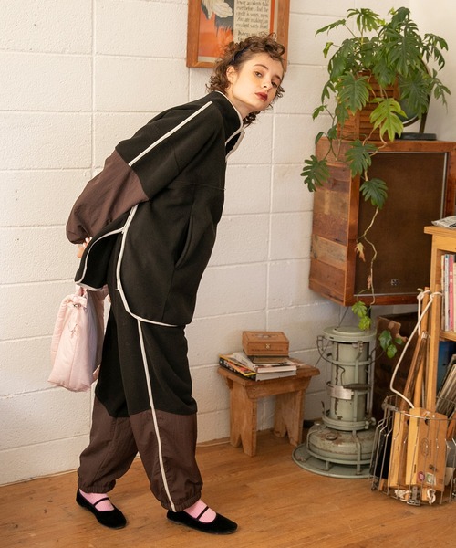 forksy.（フォルクシー）の「【forksy.】ナイロン切り替えフリースラインパイピングプルオーバー（スウェット・レディース・ブルー/アイボリー/チャコール・FREE）」の20枚目の写真