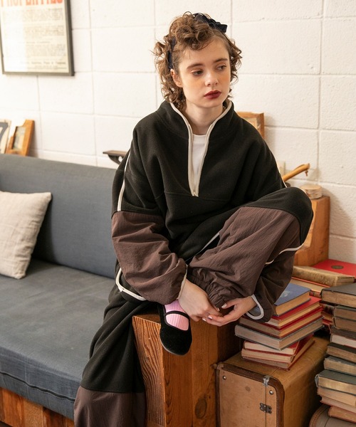 forksy.（フォルクシー）の「【forksy.】ナイロン切り替えフリースラインパイピングプルオーバー（スウェット・レディース・ブルー/アイボリー/チャコール・FREE）」の9枚目の写真