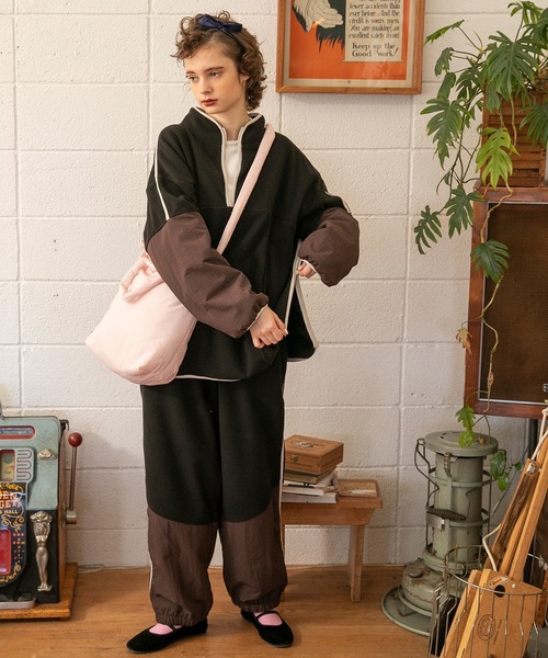 forksy.（フォルクシー）の「【forksy.】ナイロン切り替えフリースラインパイピングプルオーバー（スウェット・レディース・ブルー/アイボリー/チャコール・FREE）」の18枚目の写真