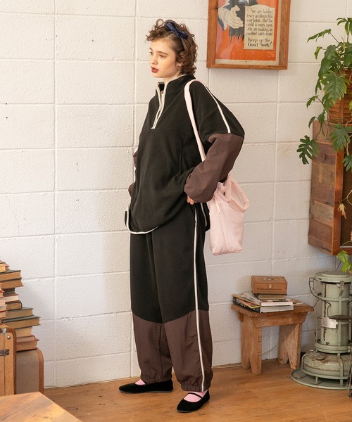 forksy.（フォルクシー）の「【forksy.】ナイロン切り替えフリースラインパイピングプルオーバー（スウェット・レディース・ブルー/アイボリー/チャコール・FREE）」の14枚目の写真