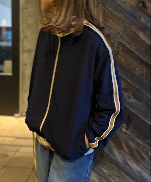 mi via loca(ミヴィアロカ)の「Vintageライクライン ハイネックトラックジャケット(ジャージ・レディース・ネイビー/ブラウン/ブラック/ベージュ・FREE)」の19枚目の写真