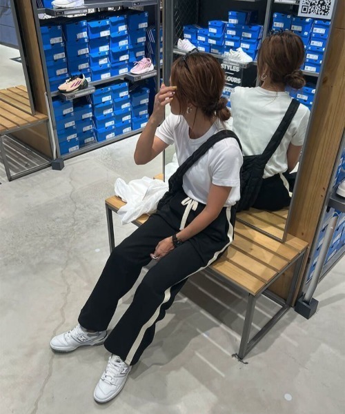 ISOOK(アイスー)の「サイドライントラックパンツ(chiica select) / ワイドパンツ ジャージ イージーパンツ ラインパンツ スポーツミックス(その他パンツ・レディース・ブラック・FREE)」の7枚目の写真