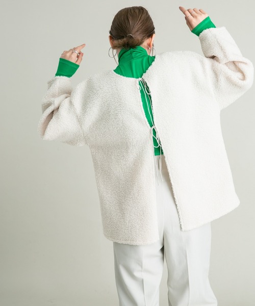 KBF（ケイビーエフ）の「前後2WAYボアトップス（その他トップス・レディース・アイボリー/ブラック/チャコールグレー・ONE）」の2枚目の写真