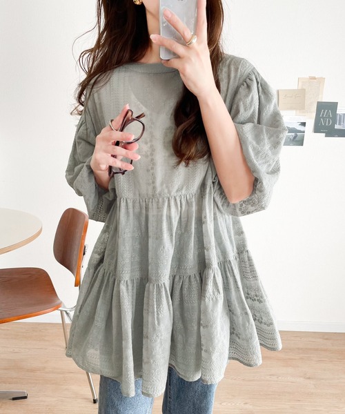 classicalelf（クラシカルエルフ）の「1枚で旬顔！シアー刺繍3WAYバルーンスリーブティアードブラウス（シャツ/ブラウス・レディース・モカ/グレー/オフホワイト/ブラック・SMALL/MEDIUM/LARGE/X-LARGE）」の7枚目の写真