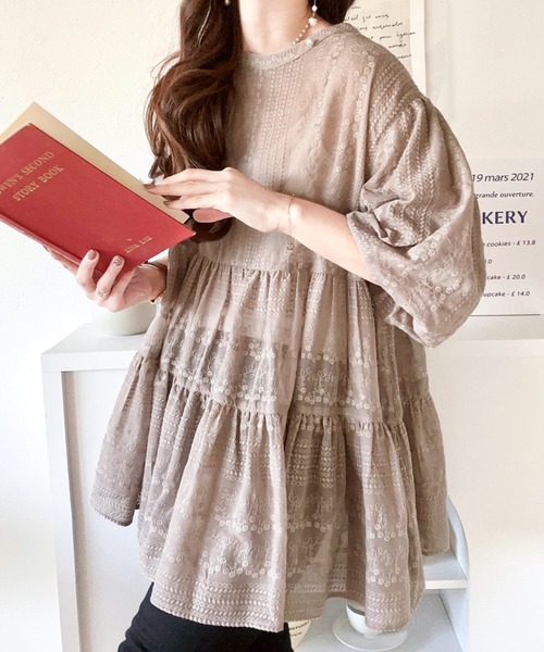 classicalelf（クラシカルエルフ）の「1枚で旬顔！シアー刺繍3WAYバルーンスリーブティアードブラウス（シャツ/ブラウス・レディース・モカ/グレー/オフホワイト/ブラック・SMALL/MEDIUM/LARGE/X-LARGE）」の20枚目の写真