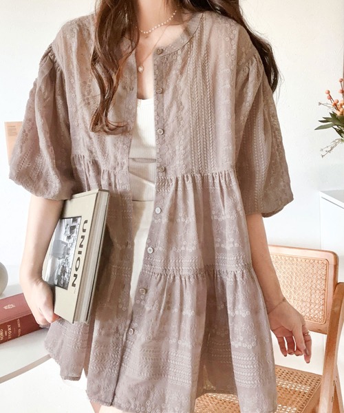 classicalelf（クラシカルエルフ）の「1枚で旬顔！シアー刺繍3WAYバルーンスリーブティアードブラウス（シャツ/ブラウス・レディース・モカ/グレー/オフホワイト/ブラック・SMALL/MEDIUM/LARGE/X-LARGE）」の17枚目の写真