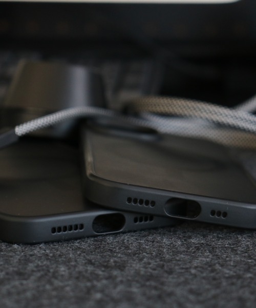 MaGdget（マジェット）の「〈MaGdget/マジェット〉 MagSafe対応iPhoneケース　MaGdget Matte Case（スマホケース/カバー・メンズ・ブラック・iPhone 7/8/SE(第2/第3世代)/iPhone 11/iPhone 12/12 Pro/iPhone 12 Pro Max/iPhone 13/iPhone 13 Pro/iPhone 13 Pro Max/iPhone 14/iPhone 14 Plus/iPhone 14 Pro/iPhone 14 Pro Max/iPhone 15/iPhone 15 Plus/iPhone 15 Pro/iPhone 15 Pro Max/iPhone 16/iPhone 16 Plus/iPhone 16 Pro/iPhone 16 Pro Max/iPhone 16e/iPhone 17/iPhone 17 Pro/iPhone 17 Pro Max/iPhone Air）」の3枚目の写真