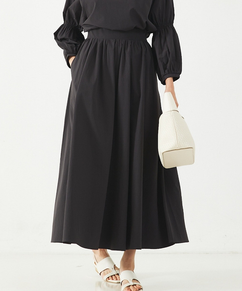 abahouse mavie（アバハウスマヴィ）の「ナイロンストレッチロングスカート（スカート・レディース・ホワイト/チャコールグレー/セージグリーン・フリー）」の2枚目の写真