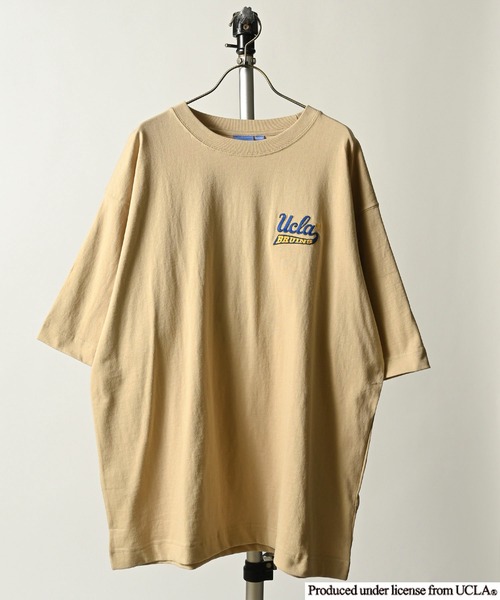 ONE DAY KMC (ワンデイケーエムシー)の「UCLA/OE天竺UCLA刺繍TEE(Tシャツ/カットソー・メンズ・ベージュ/ネイビー/ホワイト系その他/グリーン/グレー/ホワイト/ネイビー系・MEDIUM/LARGE)」の1枚目の写真