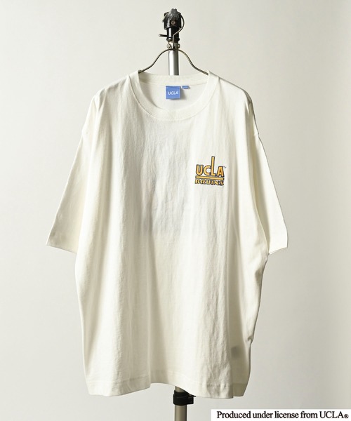 ONE DAY KMC (ワンデイケーエムシー)の「UCLA/OE天竺UCLA刺繍TEE(Tシャツ/カットソー・メンズ・ベージュ/ネイビー/ホワイト系その他/グリーン/グレー/ホワイト/ネイビー系・MEDIUM/LARGE)」の3枚目の写真