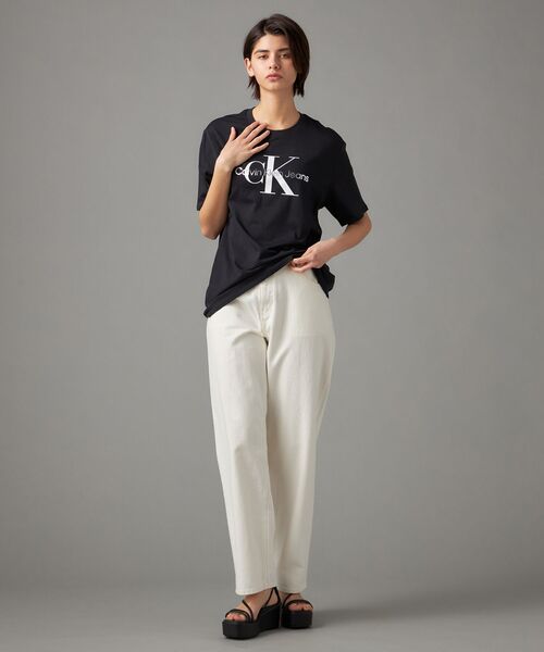 Calvin Klein(カルバン・クライン)の「ショートスリーブ メタリックモノグラム クルーネックTシャツ(Tシャツ/カットソー・メンズ・ブラック系/ホワイト系その他/ホワイト/ブラック・L/M/S/XL)」の14枚目の写真