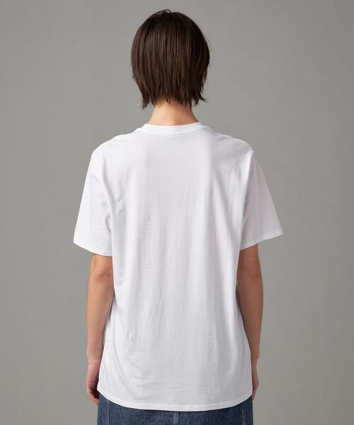 Calvin Klein(カルバン・クライン)の「ショートスリーブ メタリックモノグラム クルーネックTシャツ(Tシャツ/カットソー・メンズ・ブラック系/ホワイト系その他/ホワイト/ブラック・L/M/S/XL)」の12枚目の写真