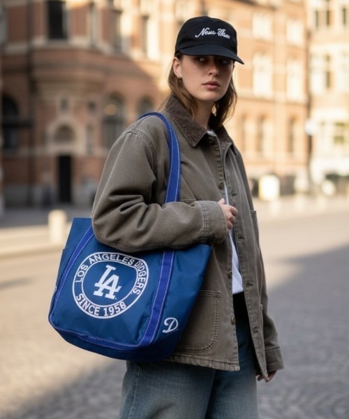 MLB（メジャーリーグベースボール）の「MLB バルーントートバッグ（トートバッグ・レディース・ブラック/ブラック×ブルー/ブラウン/ブラック系その他/ブルー/ブラウン×イエロー/ブラック系その他2/ブルー系その他3/スカイブルー系/ブルー系その他2/ブラック系その他3/ブラック系その他4/ブラック×ブラック/グリーン/グレー/レッド/ネイビー/ライトブルー/ネイビー系/ブルー系その他/ブルー系その他4/ブルー系その他5・FREE）」の16枚目の写真