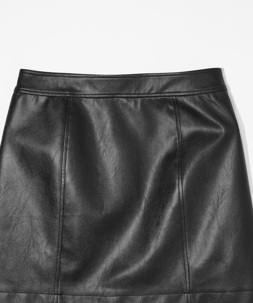 MILKFED.（ミルクフェド）の「FAUX LEATHER HEART POCKET SKIRT（スカート・レディース・ブラック/イエロー/ゴールド・S/M）」の9枚目の写真