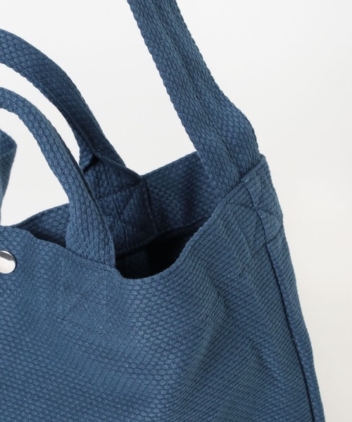 URBAN RESEARCH(アーバンリサーチ)の「kusakura sashiko トートバッグM(トートバッグ・メンズ・オフホワイト/ブラック/ライトインディゴブルー・0)」の6枚目の写真