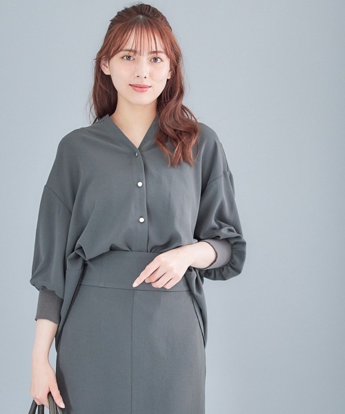 12Twelve Agenda（トゥエルブ　アジェンダ）の「袖先リブキーネックシャツ（シャツ/ブラウス・レディース・チャコールグレー/サックスブルー/アイボリー/グレイッシュベージュ・M）」の3枚目の写真