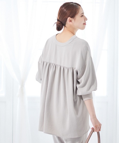 12Twelve Agenda（トゥエルブ　アジェンダ）の「袖先リブキーネックシャツ（シャツ/ブラウス・レディース・チャコールグレー/サックスブルー/アイボリー/グレイッシュベージュ・M）」の16枚目の写真