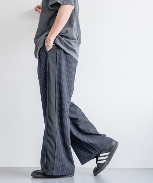 REmastered（リマスタード）の「【REmastered】ストライプ切り替え/ワイドドレープパンツ（スラックス・メンズ・ブラック/ネイビー・LARGE/MEDIUM）」の2枚目の写真