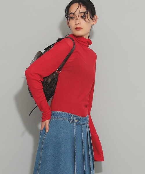 Ray BEAMS(レイビームス)の「ガーゼ フライス タートルネック トップス(Tシャツ/カットソー・レディース・レッド/ブラック/アイボリー・ONE SIZE)」の16枚目の写真