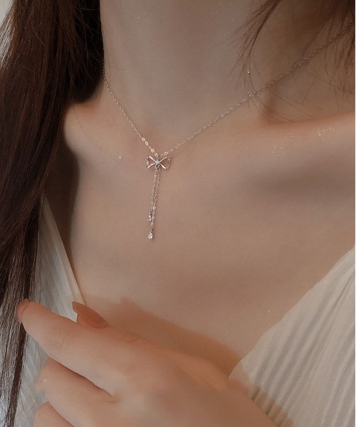 LA VORAGINE（ラ ヴォラジネ）の「リボンジルコンネックレス（ネックレス・レディース・シルバー/ゴールド・FREE）」の3枚目の写真