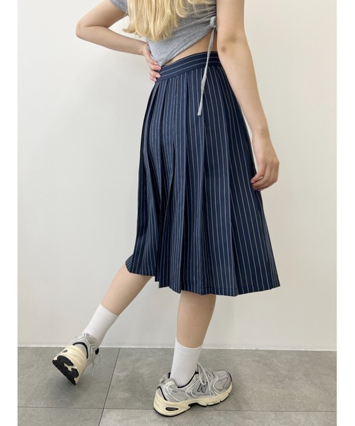 WC(ダブル シー)の「ピンストライプミドルプリーツスカート(スカート・レディース・ネイビー/ブラウン/ブラック・FREE)」の15枚目の写真