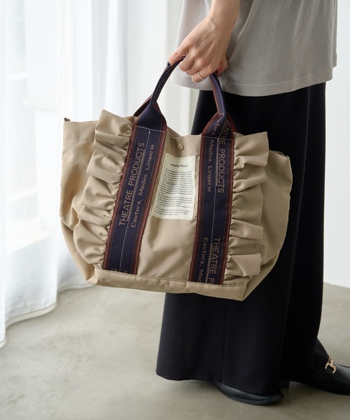 THEATRE PRODUCTS（シアタープロダクツ）の「【THEATRE PRODUCTS】2WAY FRILL TOTE “THAMES”-L-（ショルダーバッグ・レディース・ベージュ/ブラック・FREE）」の2枚目の写真