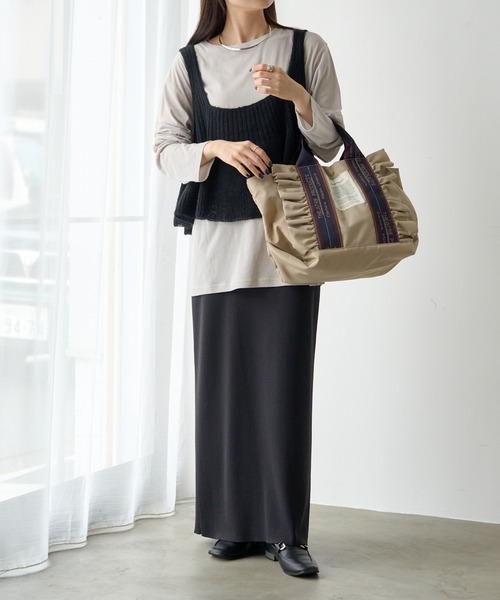 THEATRE PRODUCTS（シアタープロダクツ）の「【THEATRE PRODUCTS】2WAY FRILL TOTE “THAMES”-L-（ショルダーバッグ・レディース・ベージュ/ブラック・FREE）」の5枚目の写真