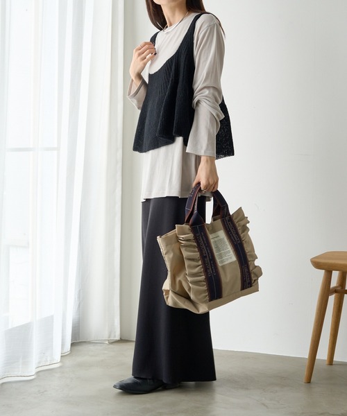 THEATRE PRODUCTS（シアタープロダクツ）の「【THEATRE PRODUCTS】2WAY FRILL TOTE “THAMES”-L-（ショルダーバッグ・レディース・ベージュ/ブラック・FREE）」の4枚目の写真