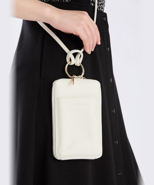 To b. by agnes b.（トゥービーバイアニエスベー）の「レザー マルチポシェット（ショルダーバッグ・レディース・ホワイト系その他・FREE）」の2枚目の写真