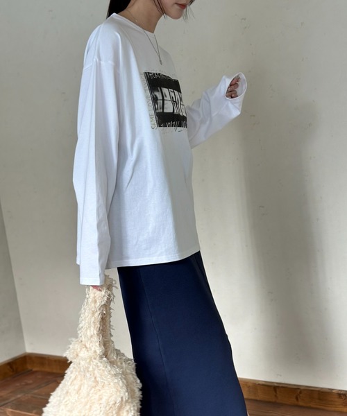 Per sist ence(パーシエンス)の「オーバーサイズフォト+箔ロゴロンT(Tシャツ/カットソー・レディース・チャコールグレー/ホワイト系1/ホワイト系2・FREE)」の21枚目の写真
