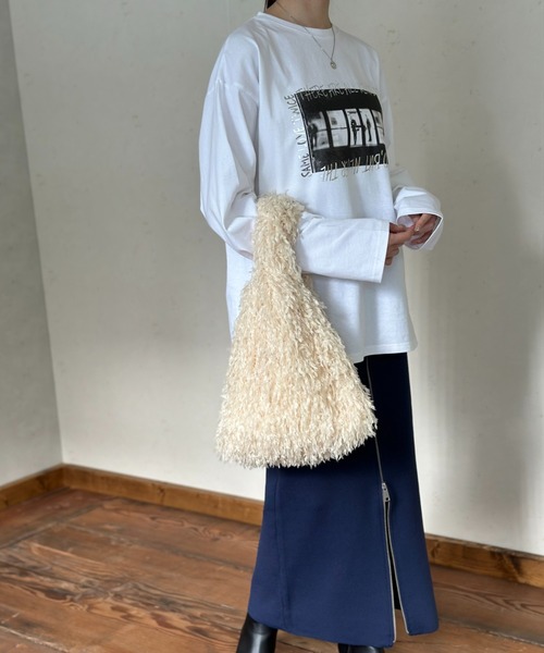 Per sist ence(パーシエンス)の「オーバーサイズフォト+箔ロゴロンT(Tシャツ/カットソー・レディース・チャコールグレー/ホワイト系1/ホワイト系2・FREE)」の19枚目の写真