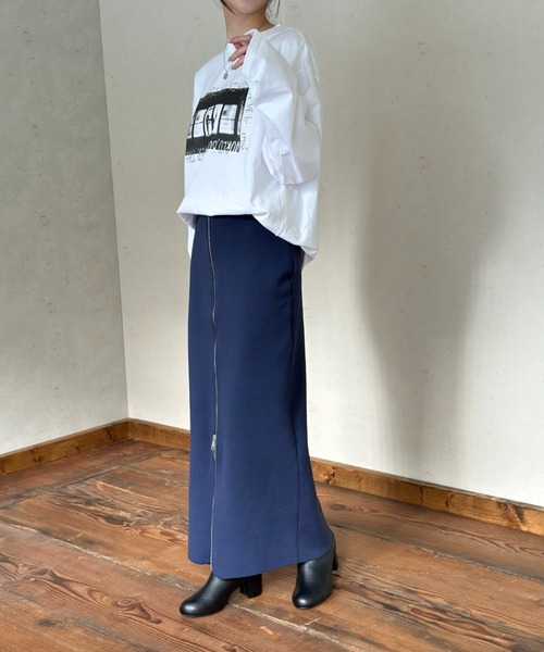 Per sist ence(パーシエンス)の「オーバーサイズフォト+箔ロゴロンT(Tシャツ/カットソー・レディース・チャコールグレー/ホワイト系1/ホワイト系2・FREE)」の16枚目の写真