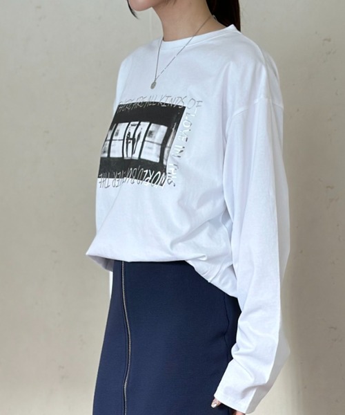 Per sist ence(パーシエンス)の「オーバーサイズフォト+箔ロゴロンT(Tシャツ/カットソー・レディース・チャコールグレー/ホワイト系1/ホワイト系2・FREE)」の15枚目の写真
