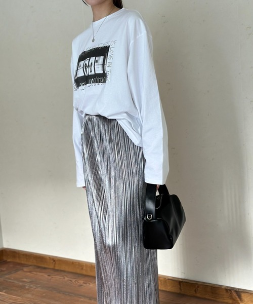 Per sist ence(パーシエンス)の「オーバーサイズフォト+箔ロゴロンT(Tシャツ/カットソー・レディース・チャコールグレー/ホワイト系1/ホワイト系2・FREE)」の12枚目の写真