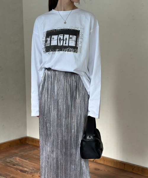 Per sist ence(パーシエンス)の「オーバーサイズフォト+箔ロゴロンT(Tシャツ/カットソー・レディース・チャコールグレー/ホワイト系1/ホワイト系2・FREE)」の8枚目の写真