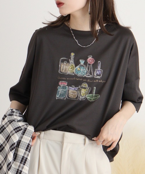 Anna Nicola(アンナニコラ)の「Anna Nicola 香水瓶刺繍Tシャツ(Tシャツ/カットソー・レディース・レモンイエロー/ダークグレー/ラベンダー/オフホワイト・38)」の3枚目の写真