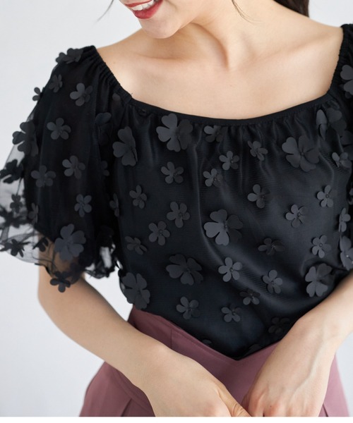 tocco closet(トッコ クローゼット)の「立体フラワー付きバルーンスリーブチュールブラウス(シャツ/ブラウス・レディース・ブラック/ライトベージュ・M)」の1枚目の写真