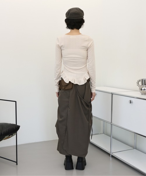 UNE MANSION（ユヌマンション）の「【UNE ORIGINAL】【ウエストゴム仕様】ダブルラップレイヤードアンバランスピンタックユニークロングスカート（スカート・レディース・チャコール/ブラック/ダークブラウン・FREE）」の13枚目の写真