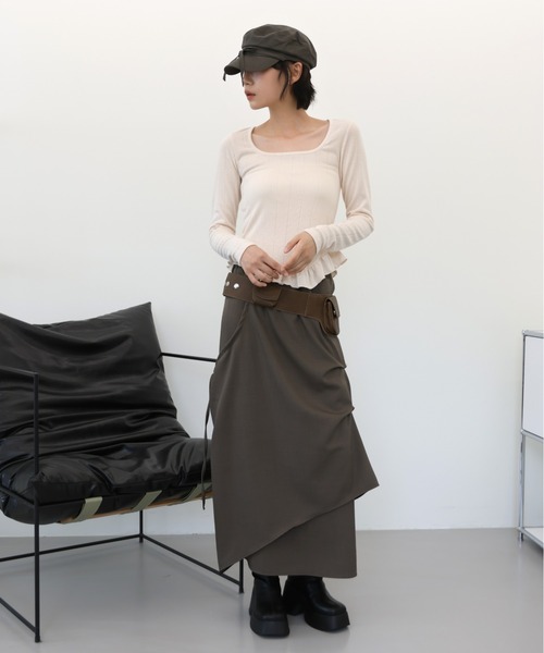 UNE MANSION（ユヌマンション）の「【UNE ORIGINAL】【ウエストゴム仕様】ダブルラップレイヤードアンバランスピンタックユニークロングスカート（スカート・レディース・チャコール/ブラック/ダークブラウン・FREE）」の7枚目の写真
