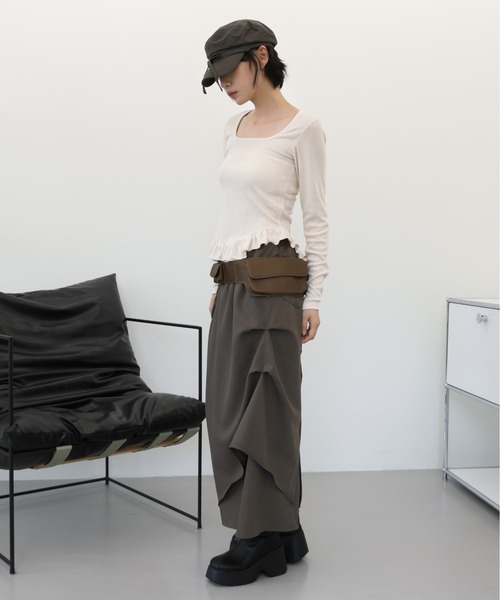 UNE MANSION（ユヌマンション）の「【UNE ORIGINAL】【ウエストゴム仕様】ダブルラップレイヤードアンバランスピンタックユニークロングスカート（スカート・レディース・チャコール/ブラック/ダークブラウン・FREE）」の20枚目の写真