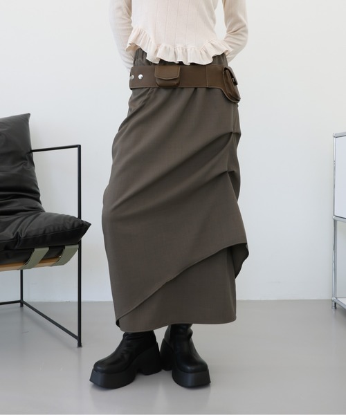UNE MANSION（ユヌマンション）の「【UNE ORIGINAL】【ウエストゴム仕様】ダブルラップレイヤードアンバランスピンタックユニークロングスカート（スカート・レディース・チャコール/ブラック/ダークブラウン・FREE）」の9枚目の写真