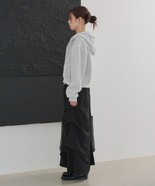 UNE MANSION（ユヌマンション）の「【UNE ORIGINAL】【ウエストゴム仕様】ダブルラップレイヤードアンバランスピンタックユニークロングスカート（スカート・レディース・チャコール/ブラック/ダークブラウン・FREE）」の8枚目の写真