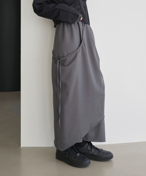 UNE MANSION（ユヌマンション）の「【UNE ORIGINAL】【ウエストゴム仕様】ダブルラップレイヤードアンバランスピンタックユニークロングスカート（スカート・レディース・チャコール/ブラック/ダークブラウン・FREE）」の6枚目の写真