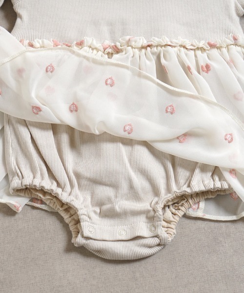10mois（ディモワ）の「【10mois(ディモワ)】 ハート刺繍ボディオール 70cm・80cm（ロンパース・キッズ・アイボリー/ピンク・70cm/80ｃｍ）」の7枚目の写真
