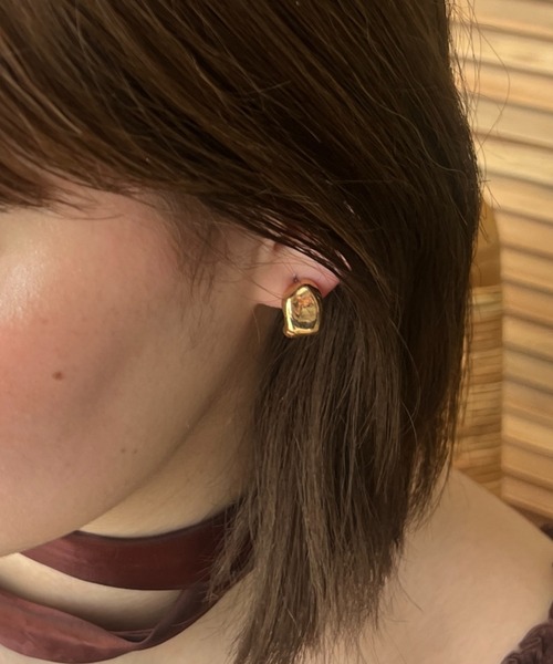 ciite'(シーテ)の「ニュアンス変形ミニフープピアス (両耳用)(ピアス(両耳用)・レディース・ゴールド/シルバー・FREE)」の3枚目の写真