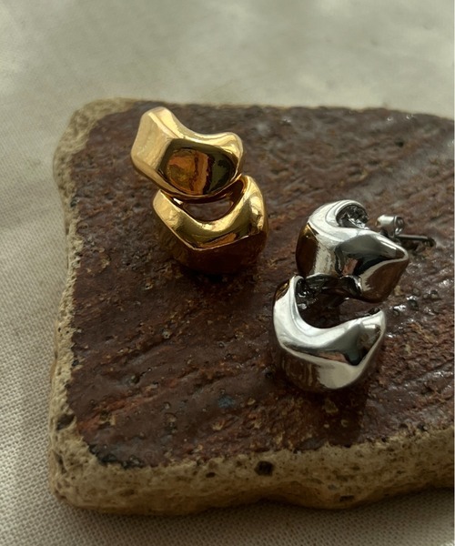 ciite'(シーテ)の「ニュアンス変形ミニフープピアス (両耳用)(ピアス(両耳用)・レディース・ゴールド/シルバー・FREE)」の16枚目の写真