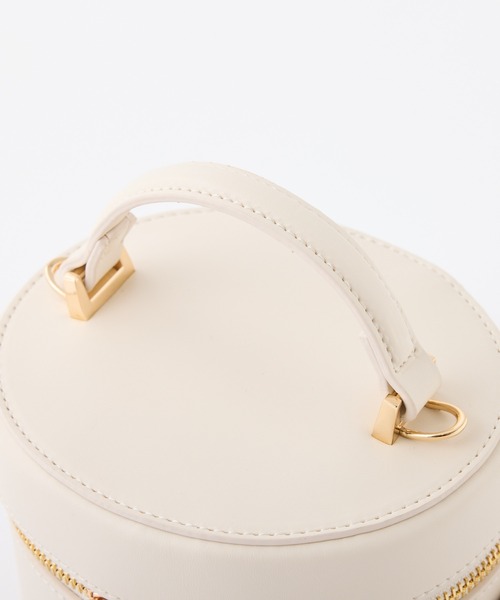 one after another NICE CLAUP（ワンアフターアナザーナイスクラップ）の「エンブレム付きバニティーバッグ（ショルダーバッグ・レディース・ブラック/アイボリー/キャメル・FREE）」の10枚目の写真