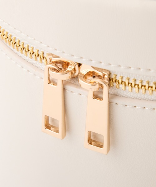 one after another NICE CLAUP（ワンアフターアナザーナイスクラップ）の「エンブレム付きバニティーバッグ（ショルダーバッグ・レディース・ブラック/アイボリー/キャメル・FREE）」の11枚目の写真